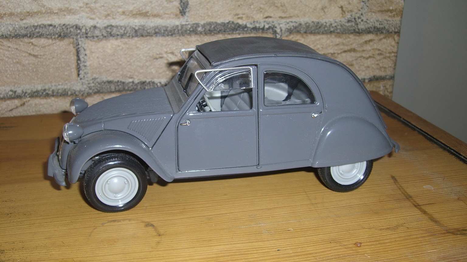 Citroen 2CV-neu